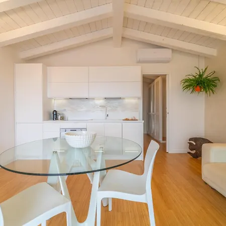 Apartament Acqualife Attico 8 *
